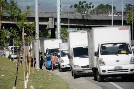 901831-linha amarela_ caminhão_ circulação_ horário proibido_0509