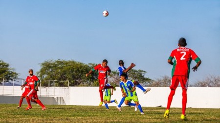 Jogo pelo Intermunicipal 2015, no Estádio Walter Ribeiro, em Remanso, Bahia, Brasil.