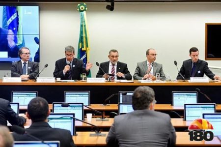 reuniao-no-senado-federal-interna-6-600x398w